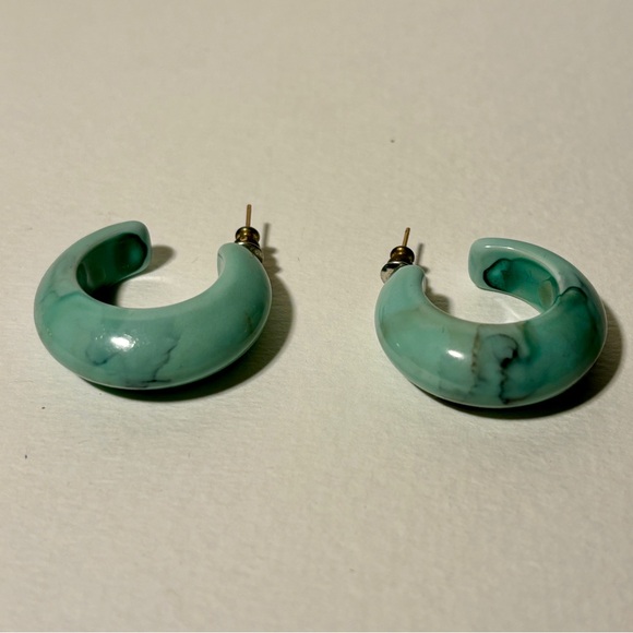 Medium loop earrings - Picture 4 of 4